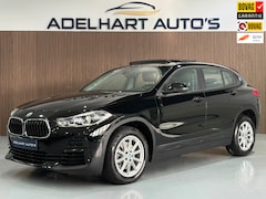 BMW X2 - SDrive18i Business X Line Automaat / Panorama dak / Climate control / Parkeer sensoren