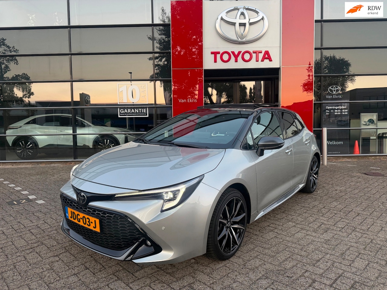 Toyota Corolla - Hybrid 180 GR Sport Automaat HUD Pano JBL Camera - AutoWereld.nl