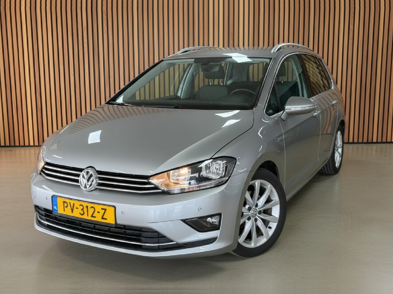 Volkswagen Golf Sportsvan - 1.4 TSI Highline | DSG | Camera | Navi - AutoWereld.nl