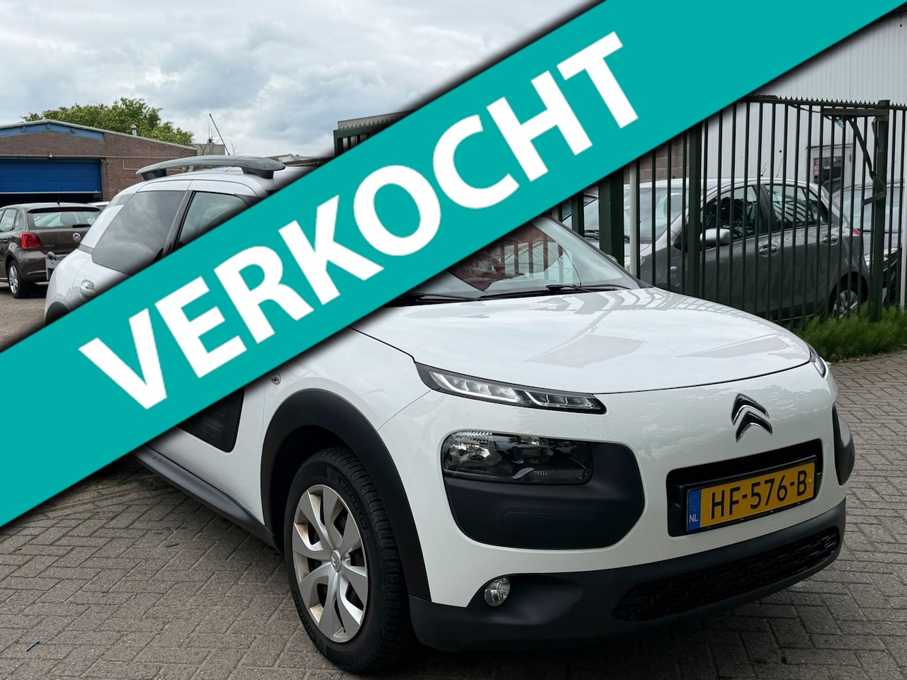 Citroën C4 Cactus - 1.2 PureTech Business Airco navigatie achteruit camera elektrische ramen cv op afs cruis c - AutoWereld.nl