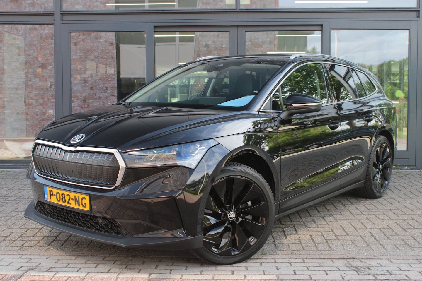 Skoda Enyaq iV - 80 Edition Black | Trekhaak 1000kg | Adaptive Cruise | Camera | Stoel+Stuur verwarming | C - AutoWereld.nl