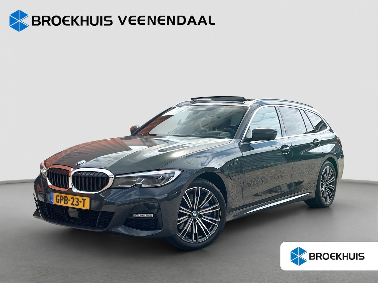 BMW 3-serie Touring - 330e M-Sport | Pano | Trekhaak | Adap. Cruise | HUD | Stoelverwarming | BLIS | - AutoWereld.nl