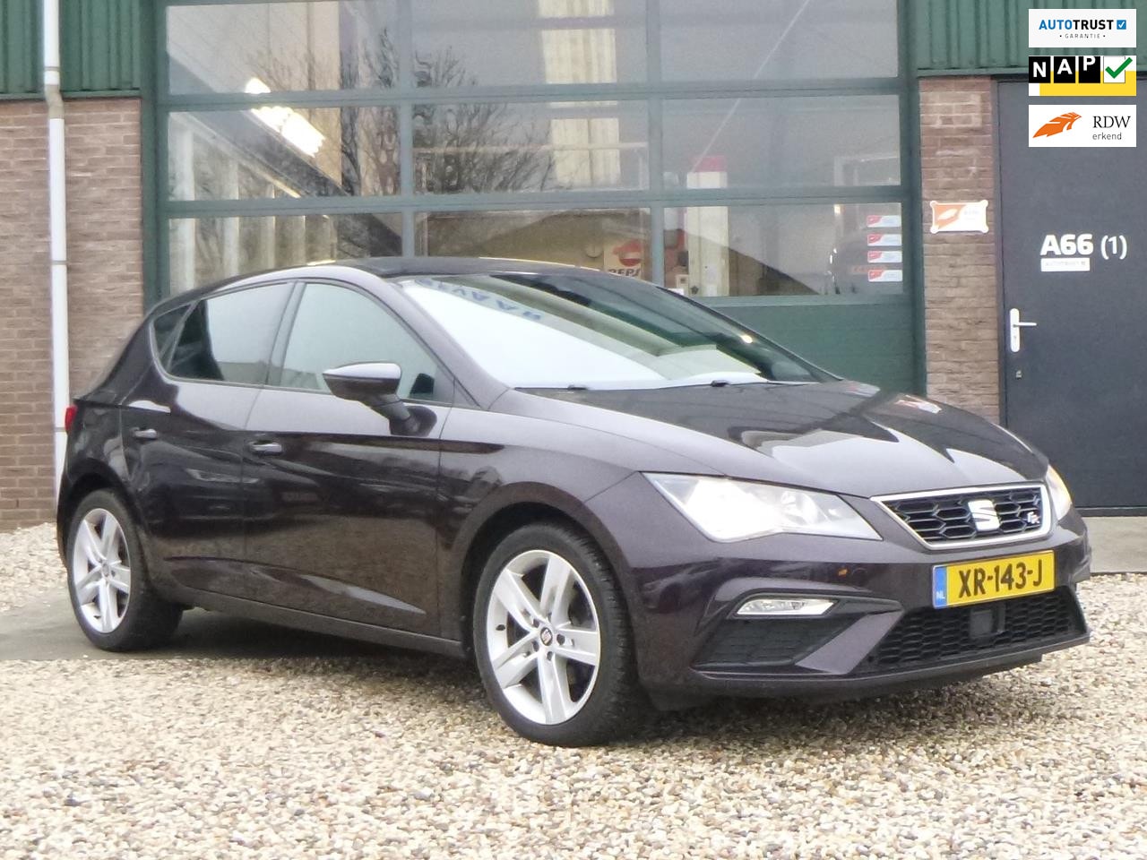SEAT Leon - 1.0 TSI FR Business Intense PANO DIGI KLOK TREKHAAK JAAR GARANTIE - AutoWereld.nl