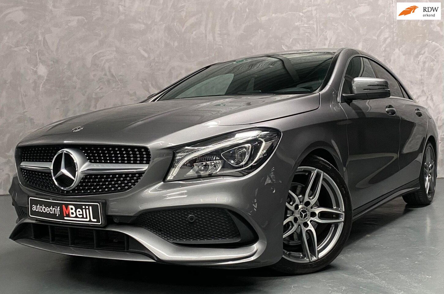 Mercedes-Benz CLA-Klasse - CLA180 Business Solution AMG /Led /Camera /Stoelverwarming - AutoWereld.nl