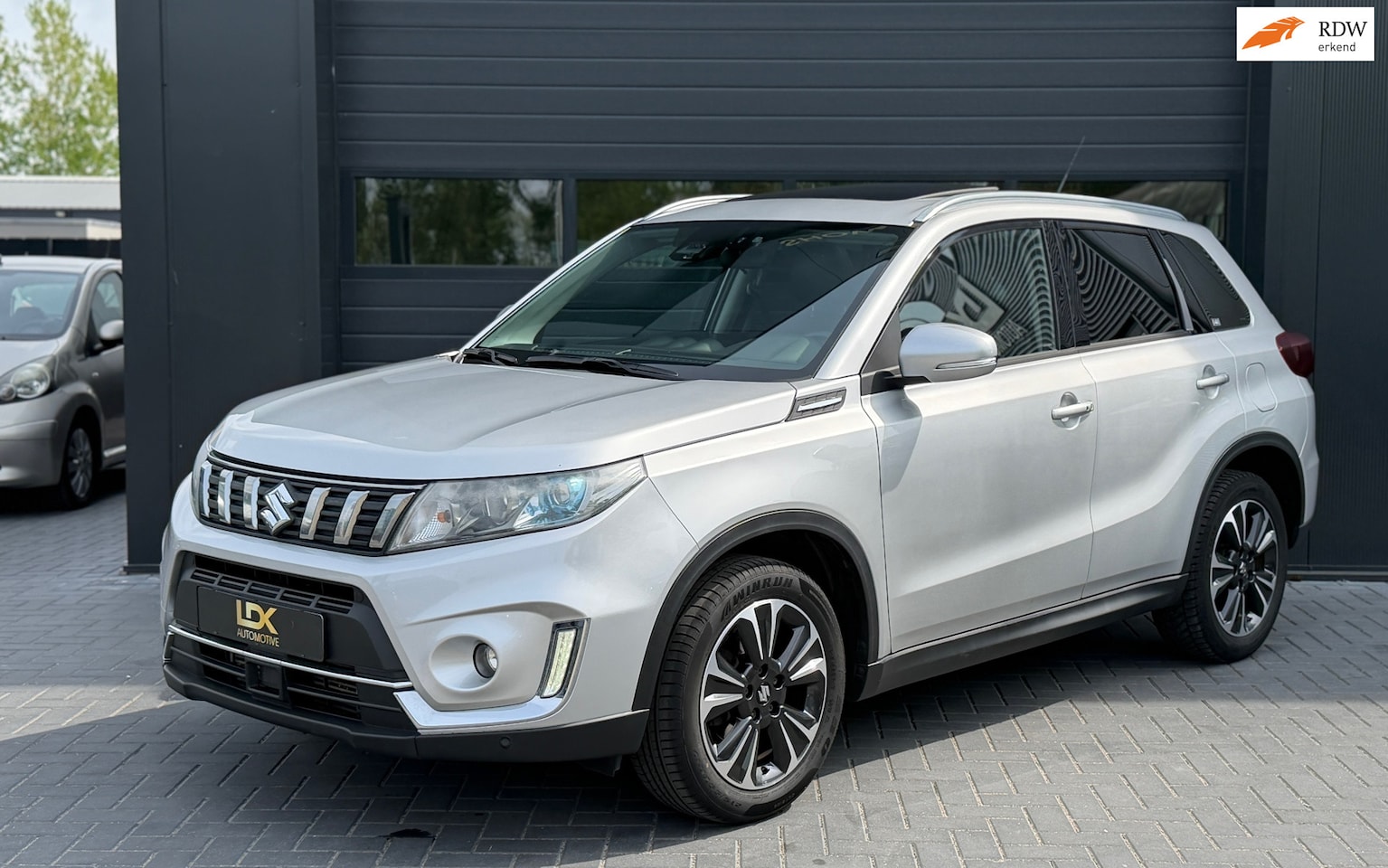 Suzuki Vitara - 1.0 Boosterjet Stijl Pano|Camera|Dodehoek - AutoWereld.nl