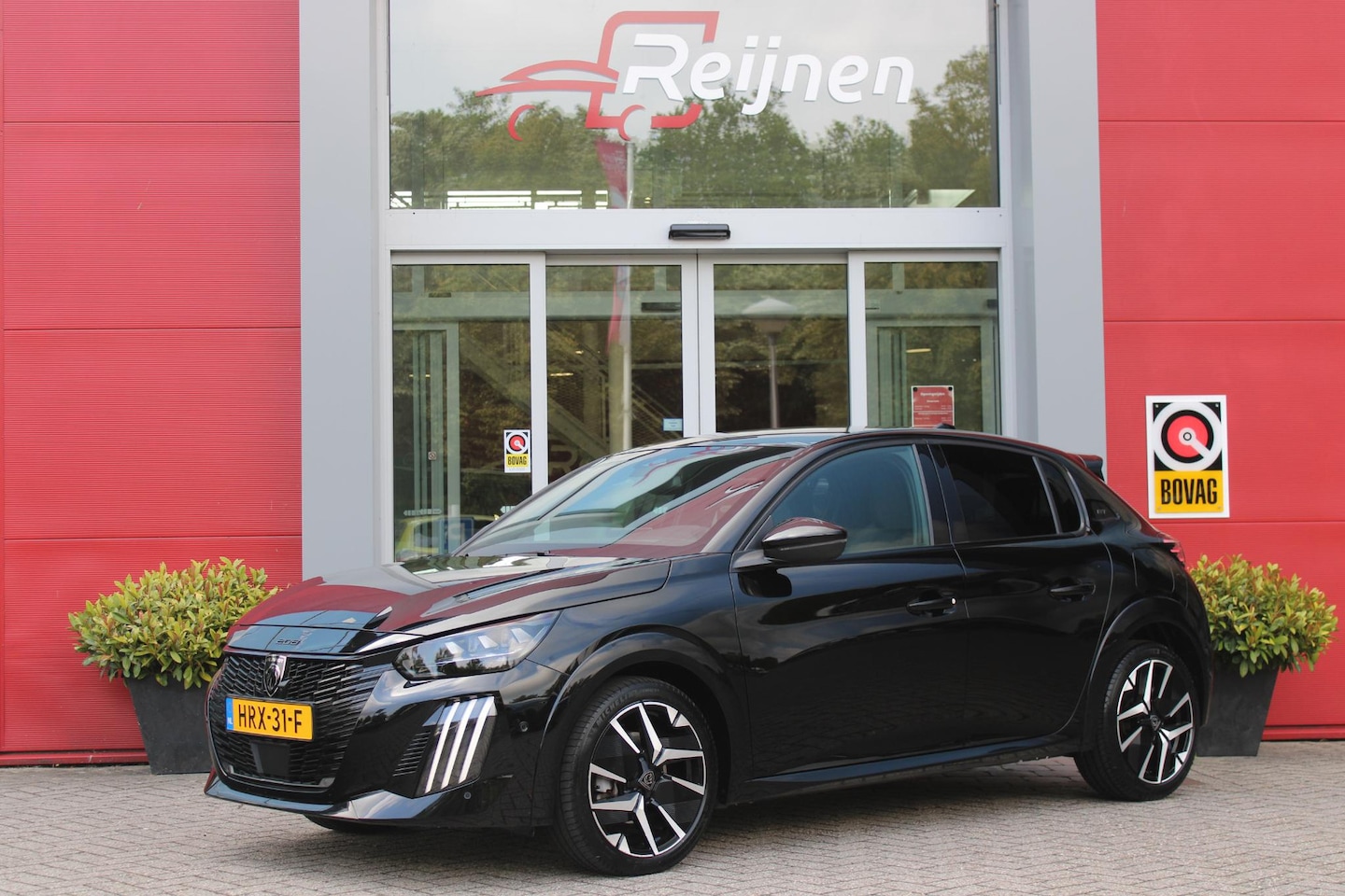 Peugeot 208 - 1.2 Hybrid 145PK AUTOMAAT GT | CAMERA VOOR + ACHTER | NAVIGATIE | DRAADLOZE APPLE CARPLAY/ - AutoWereld.nl
