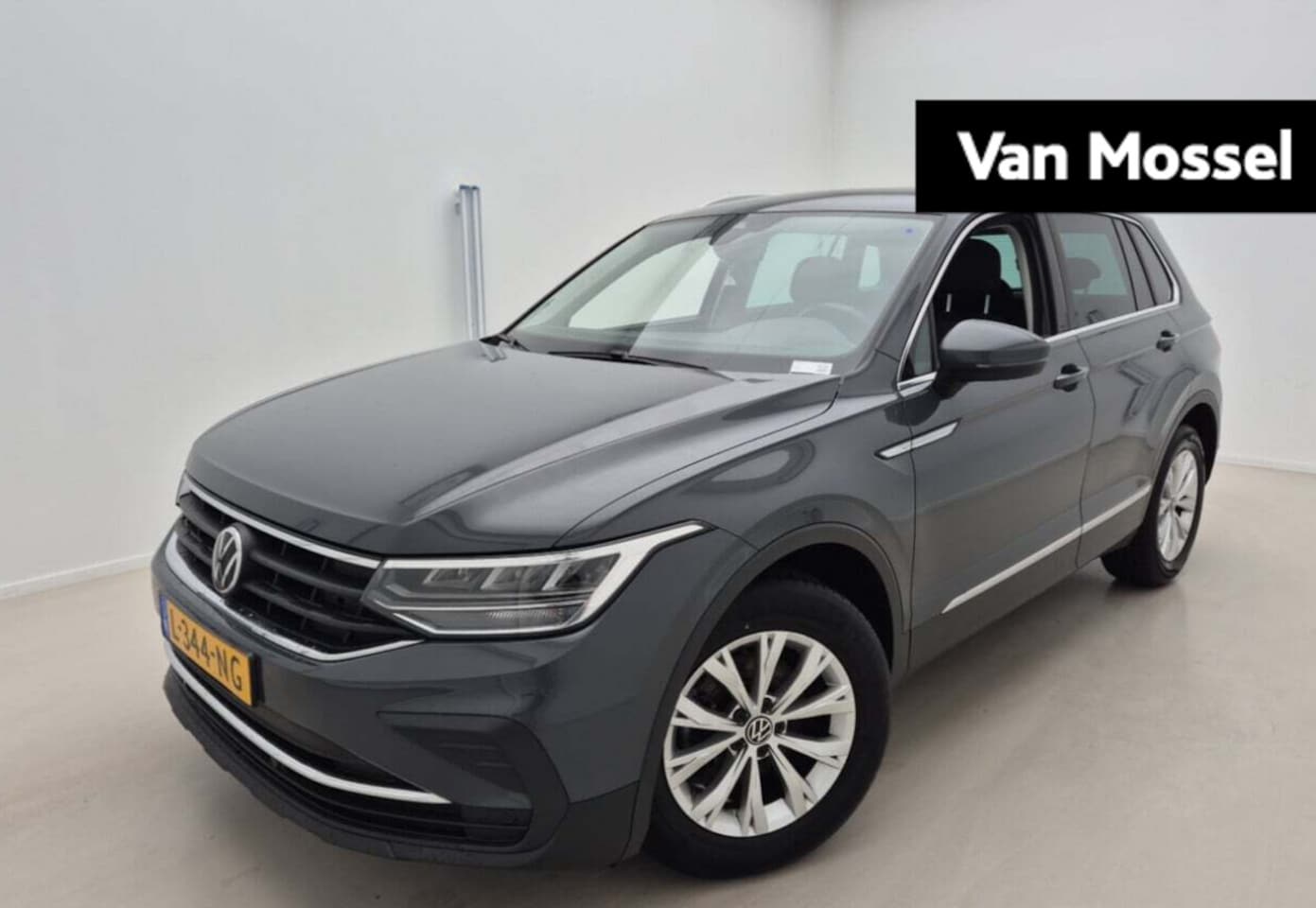 Volkswagen Tiguan - 1.5 TSI Life Business | 150 PK | Trekhaak | Adaptieve Cruise Control | Navigatie | Elektri - AutoWereld.nl