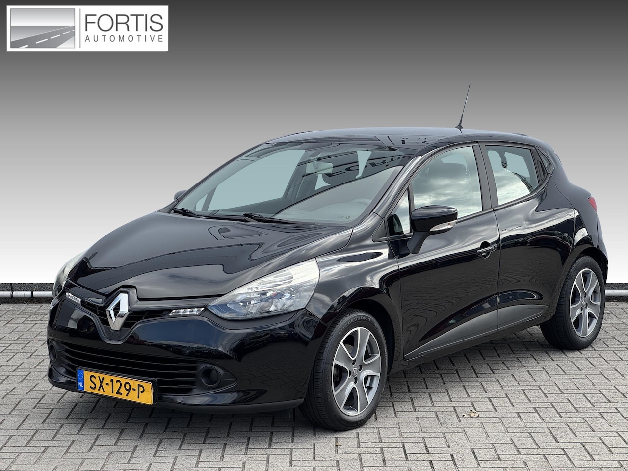 Renault Clio - 1.2-16V 75 Expression NAVI | 4-CILINDER | AIRCO | 16 INCH LICHTMETAAL - AutoWereld.nl