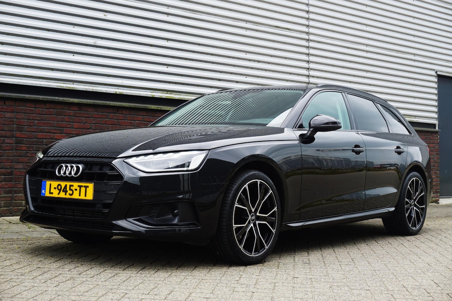 Audi A4 Avant - 35 TFSI Black Optick/19Inch.LMV/Trekhaak/ Sportstoelen. - AutoWereld.nl