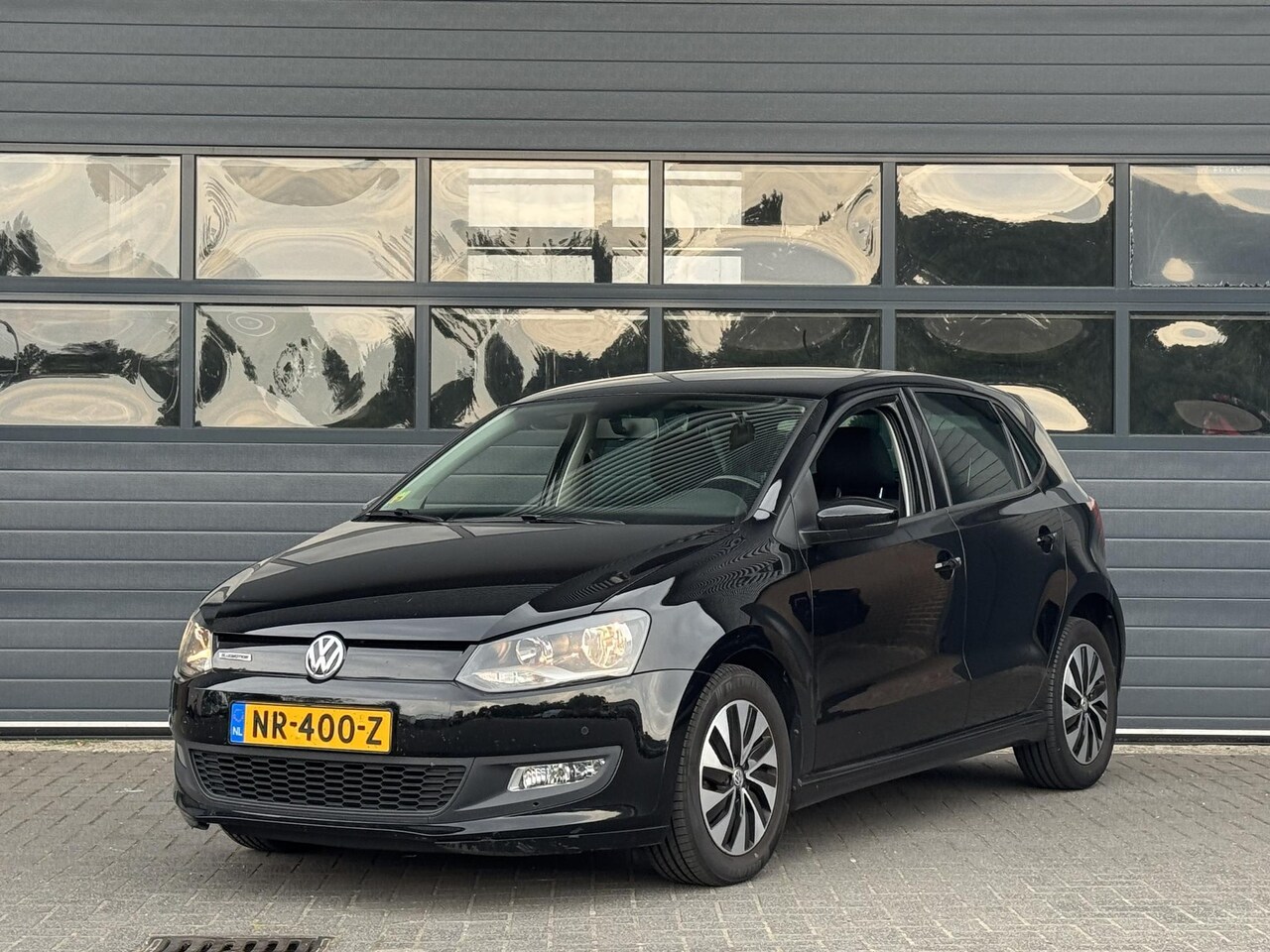 Volkswagen Polo - 1.0 BLUEMOTION EDITION I 5-DEURS I CRUISE CONTROL I LICHT METALEN VELGEN I NAVIGATIE - AutoWereld.nl