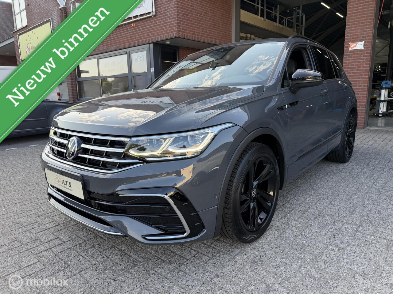 Volkswagen Tiguan - 1.5 TSI R-Line PANO-DAK*IQ*ACC*CAMERA*PDC* - AutoWereld.nl