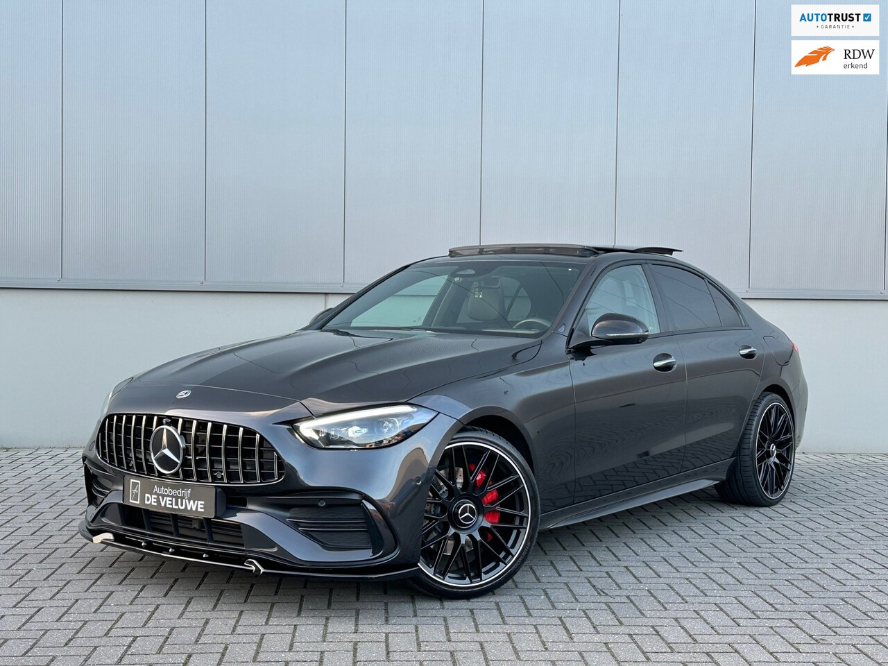 Mercedes-Benz C-klasse - 300 e AMG Line C63 Look Pano Sfeerverlichting - AutoWereld.nl