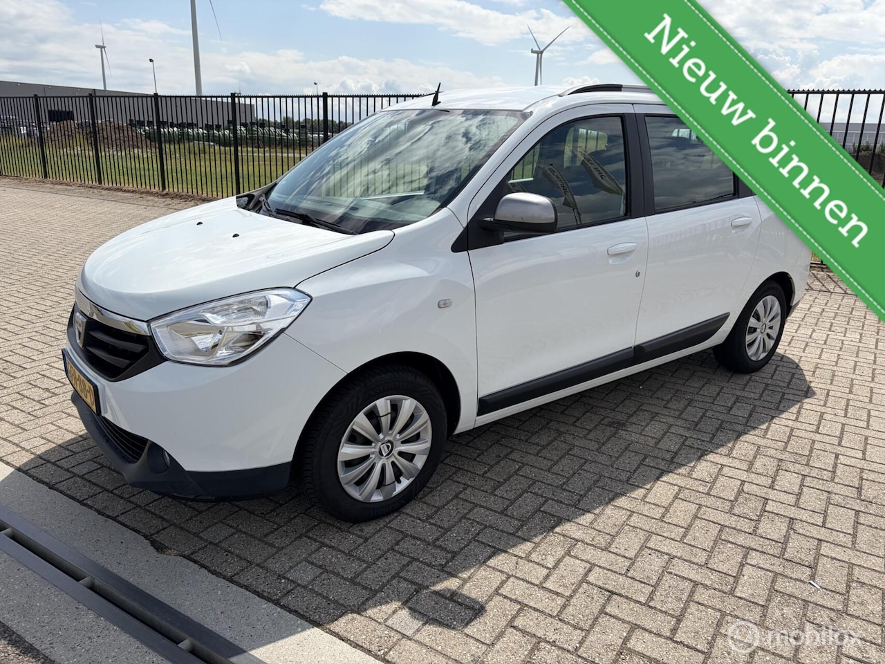 Dacia Lodgy - 1.2 Tce Lauréate 7p. 1.2 TCe Lauréate 7p. - AutoWereld.nl