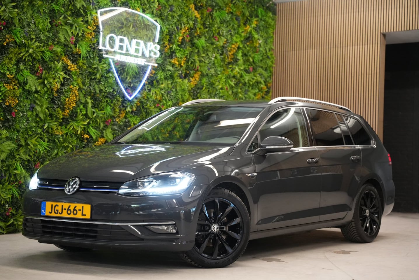 Volkswagen Golf Variant - 1.5 TSI Highline / ACC / CarPlay / Camera / BlindSpot - AutoWereld.nl