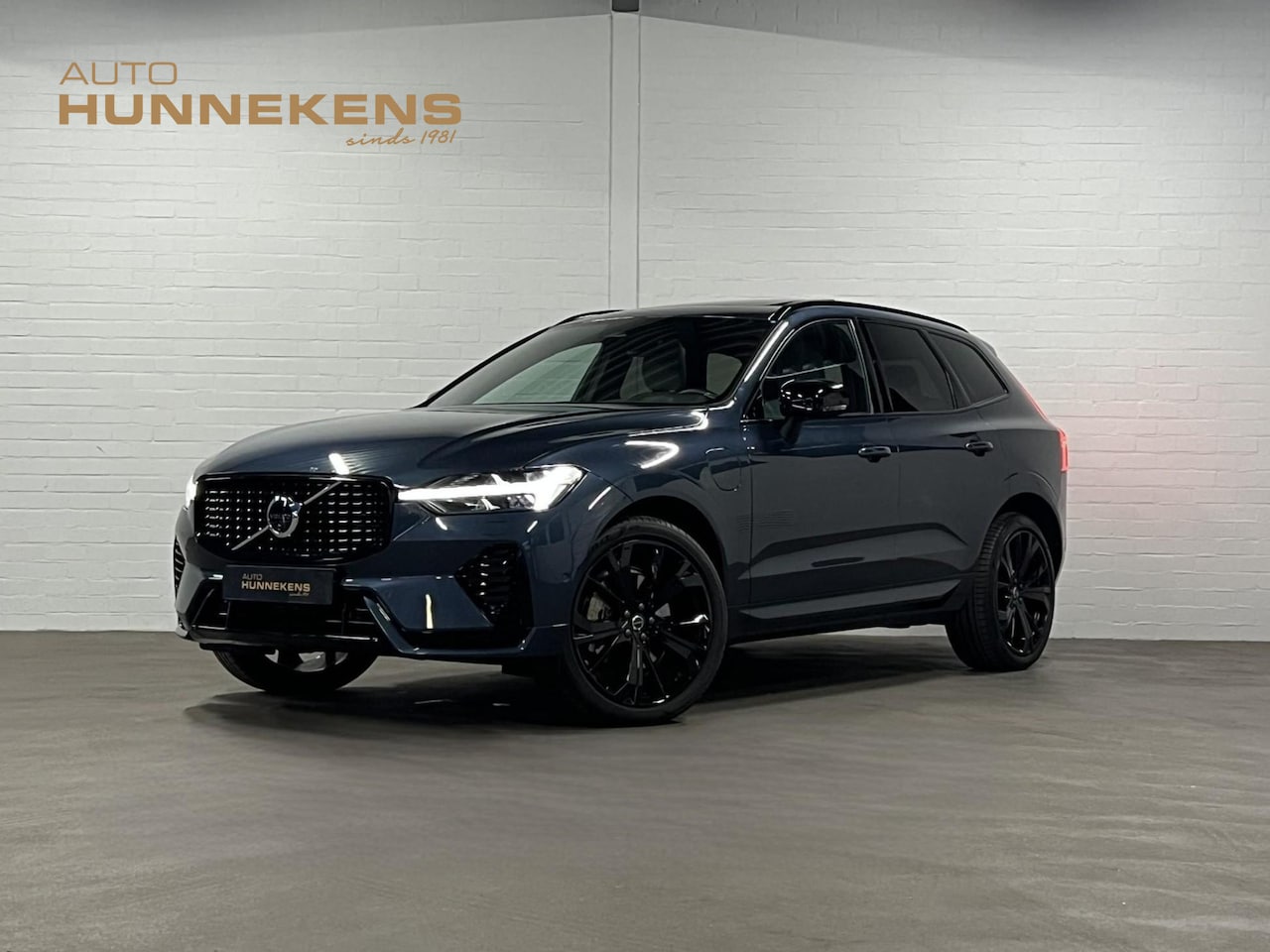 Volvo XC60 - 2.0 T6 Plug-in hybrid AWD Plus Dark Trekhaak | Open dak | Adapt. cruise | Stoel-/Stuurverw - AutoWereld.nl