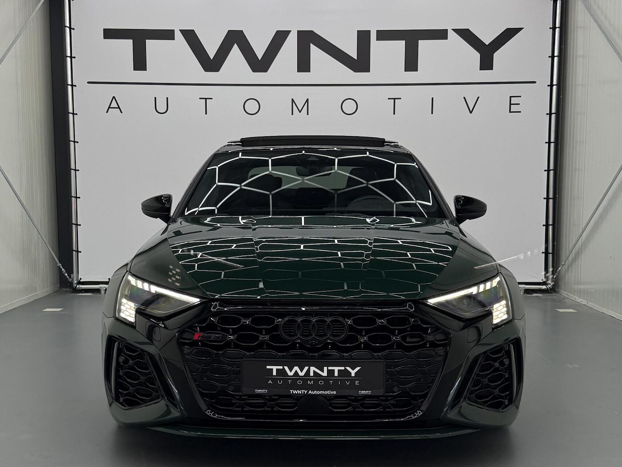 Audi RS3 - Limo 2.5 TFSI Quattro |Keramisch|Pano|HUD|B&O - AutoWereld.nl
