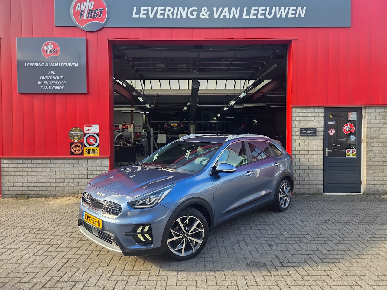 Kia Niro - 1.6 GDi Hybrid ExecutiveLine Automaat/ Navigatie/ Parkeersensoren V+A/ Lederen bekleding/ - AutoWereld.nl