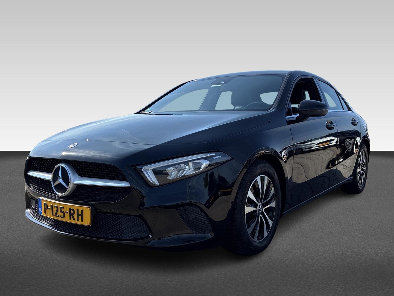 Mercedes-Benz A-klasse - 180 Business Solution AMG (Thermatic) | Achteruitrijcamera | Airco (automatisch) | Cruise - AutoWereld.nl