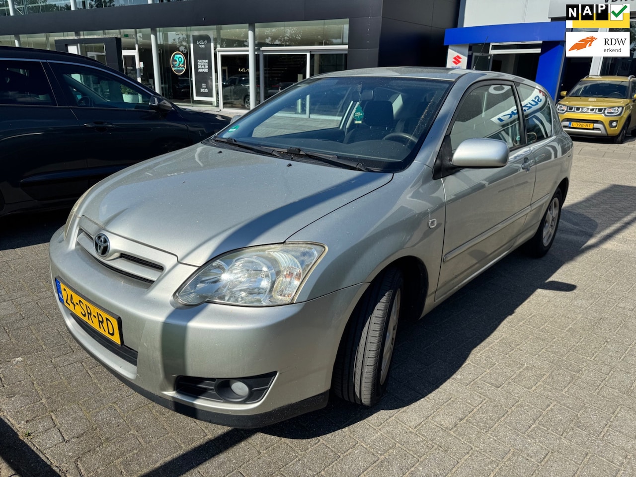 Toyota Corolla - €2850,-1.4 VVT-i Anniversary 1 JAAR APK AIRCO - AutoWereld.nl