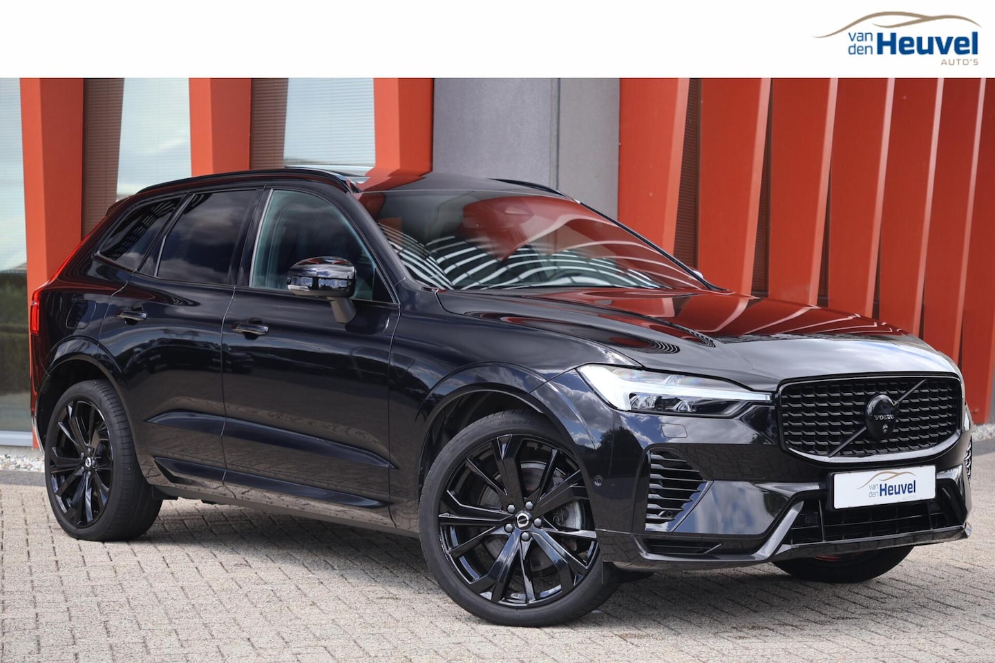 Volvo XC60 - 2.0 T6 Plug-in hybrid AWD Plus Black Edition | 360° Camera | H/K | BLIS | Pilot Ass. | Sto - AutoWereld.nl