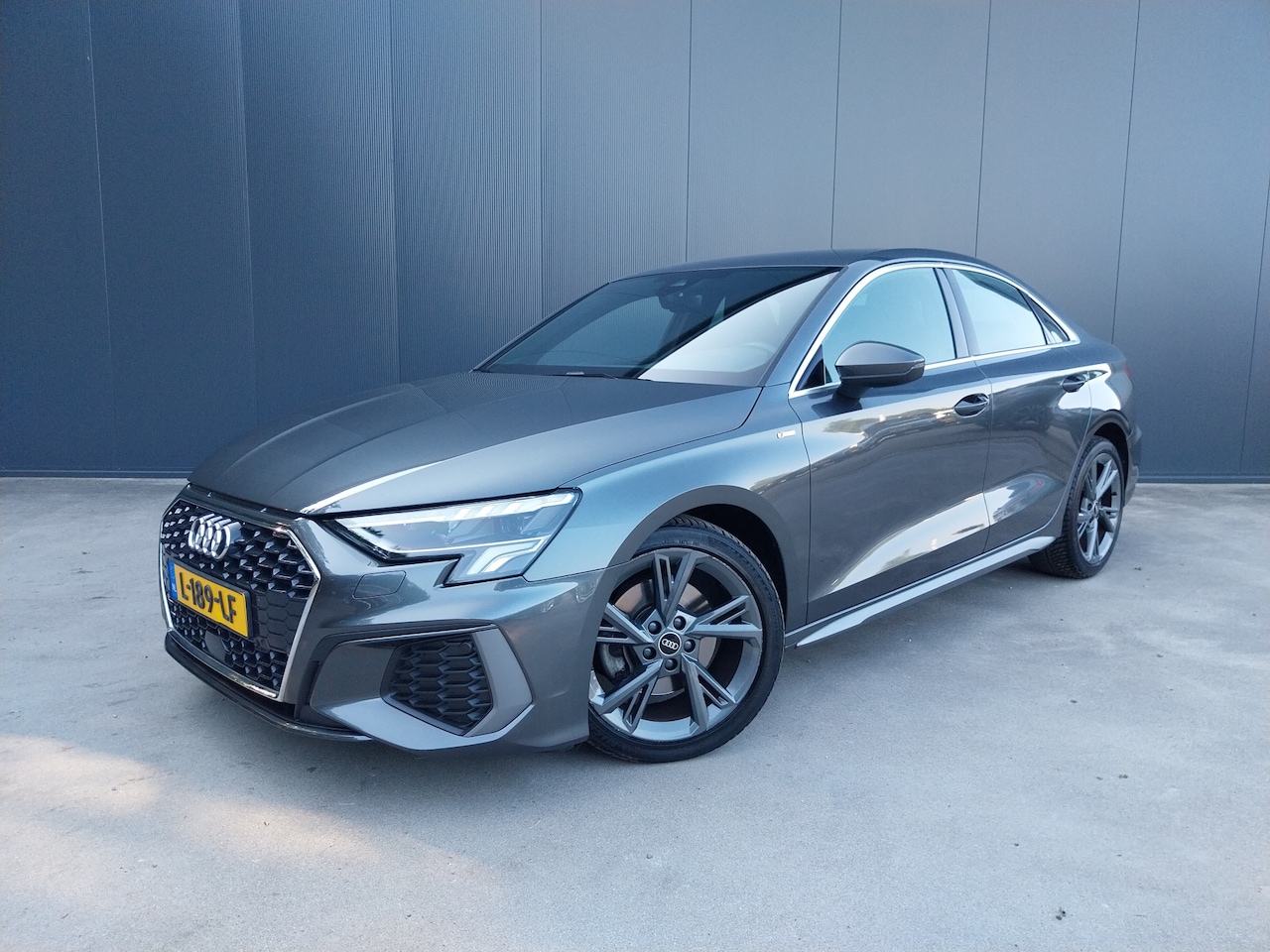 Audi A3 Limousine - 30 TFSI S LINE 1e EIGENAAR VIRTUAL COCKPIT 18 INCH ECC CRUISE NAVI LED HALF LEER - AutoWereld.nl