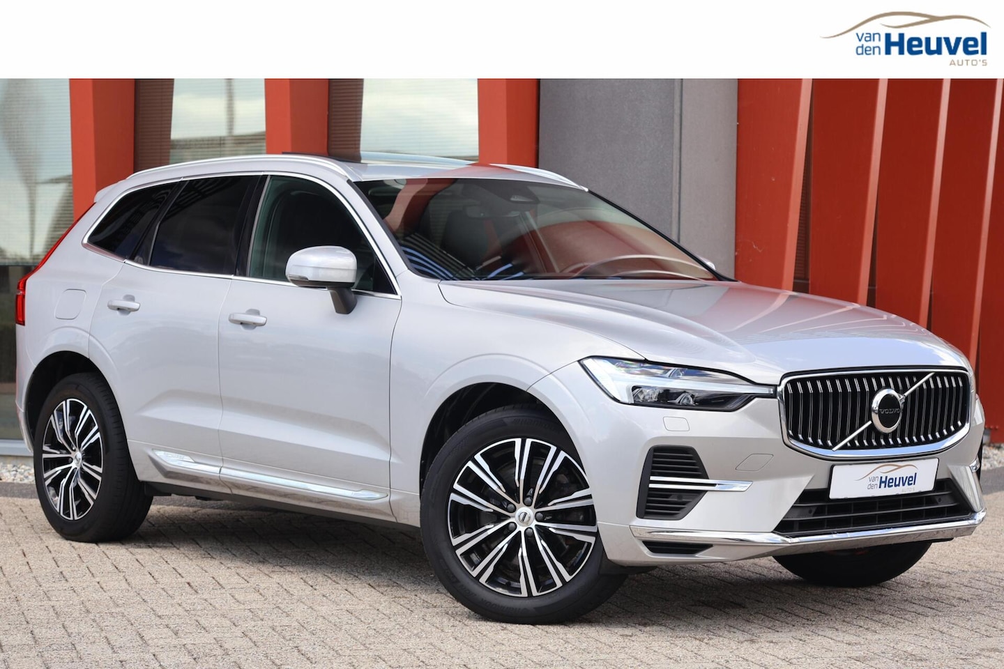 Volvo XC60 - 2.0 T6 Plug-in hybrid AWD Inscription | Stoelverwarming | Leder | Trekhaak | Panoramdak | - AutoWereld.nl