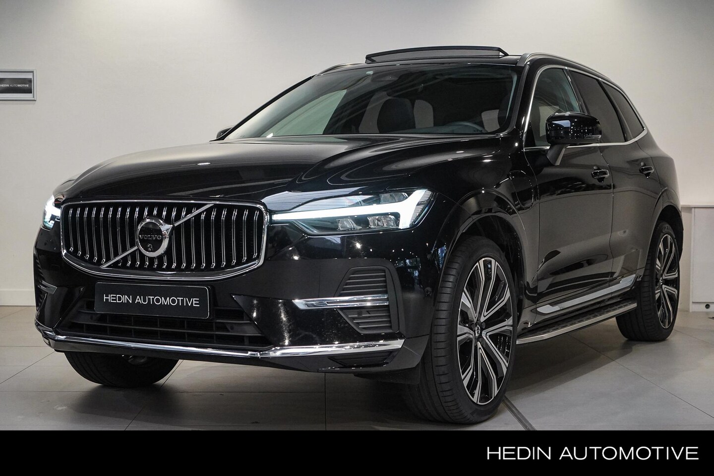Volvo XC60 - T6 Plug-in hybrid AWD Plus Bright 350pk | Panoramadak | Harman & Kardon Premium Audio | Ro - AutoWereld.nl