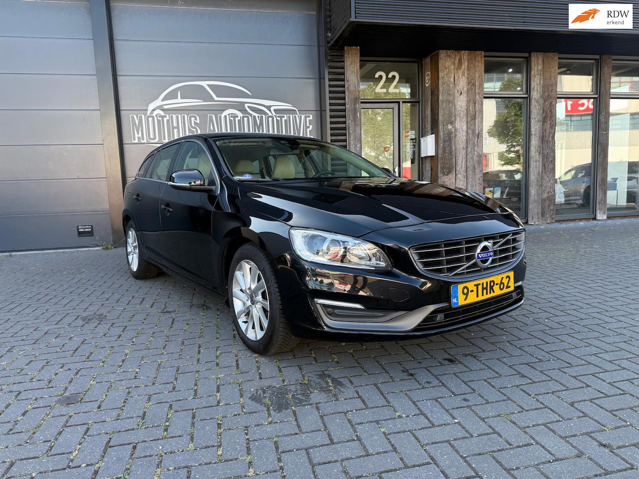 Volvo V60 - 1.6 T3 Momentum 1.6 T3 Momentum - AutoWereld.nl