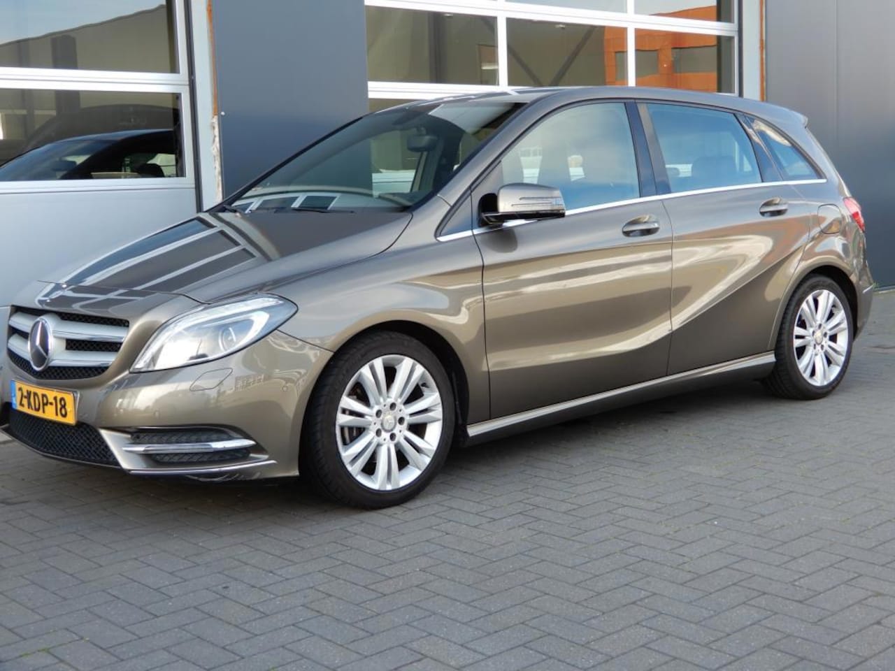 Mercedes-Benz B-klasse - 200 Ambition LED/Navi/Leer/PDC - AutoWereld.nl