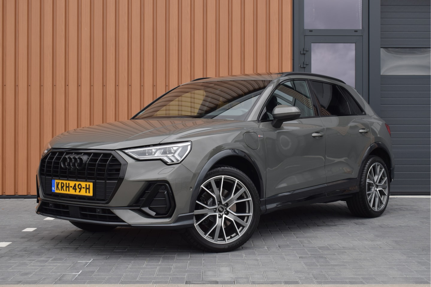 Audi Q3 - 45 TFSI e S-line | Pano | Leer | B&O | 360 camera | Trekhaak | LED | 20" - AutoWereld.nl
