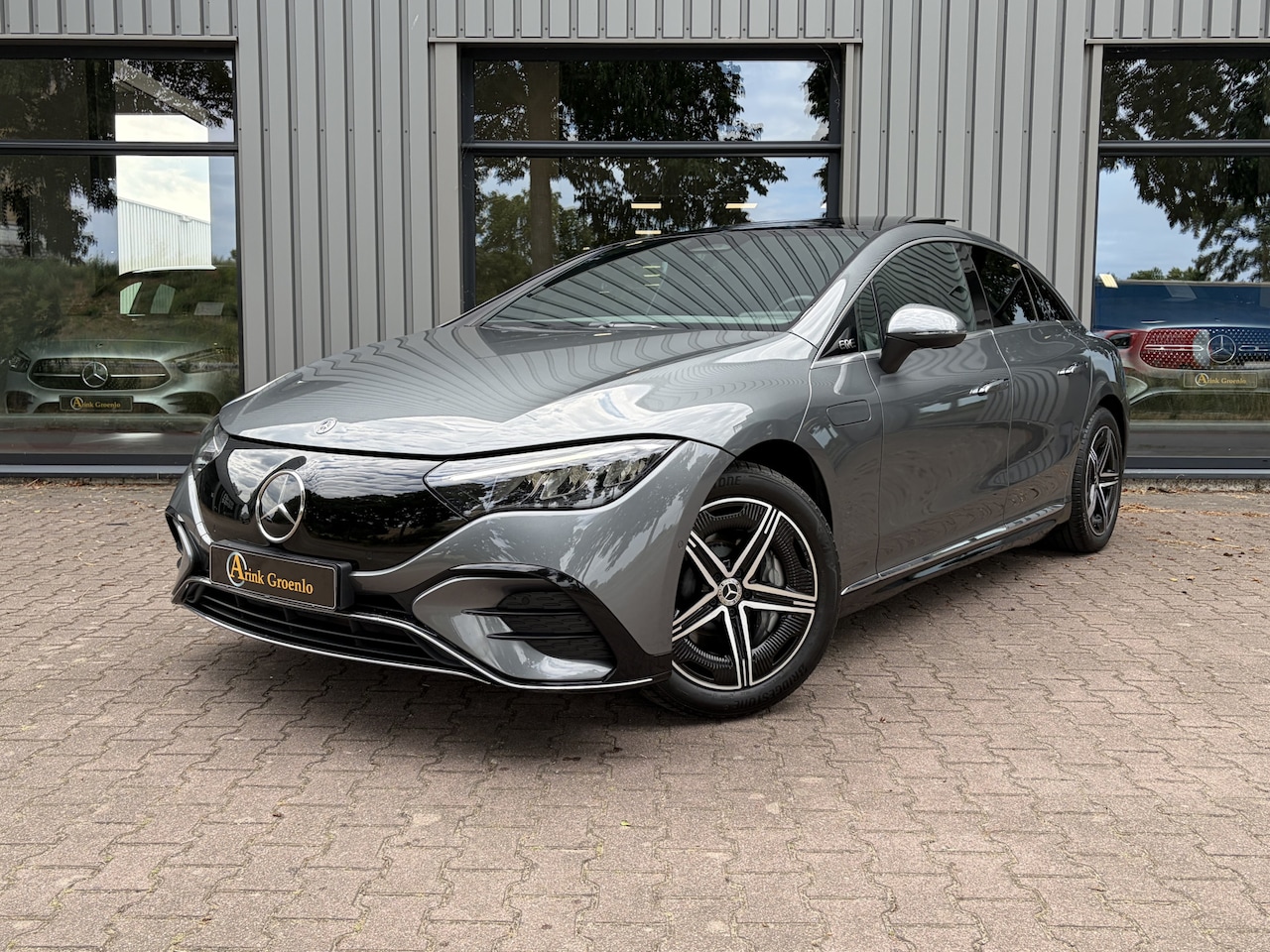 Mercedes-Benz EQE - 300 Business Solution AMG 90 kWh Panoramadak, Rijassistentiepakket, Memory - AutoWereld.nl