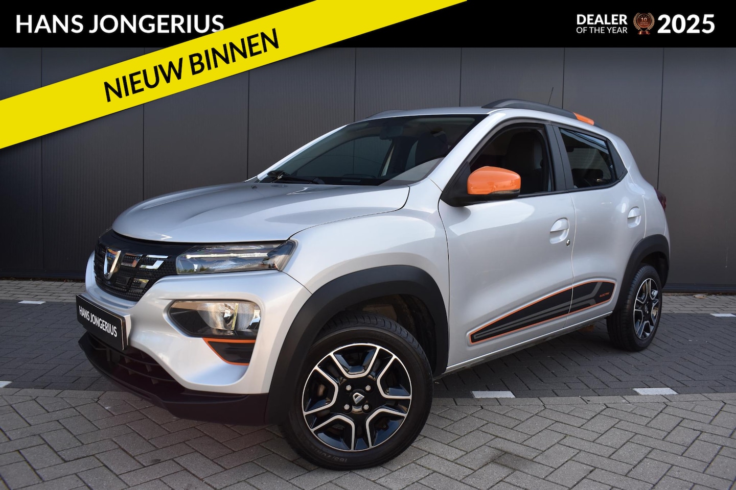 Dacia Spring - Comfort Plus (Orange Pack) 27 kWh NAVIGATIE | CAMERA ACHTER | SNELLADER | SENSOREN ACHTER - AutoWereld.nl