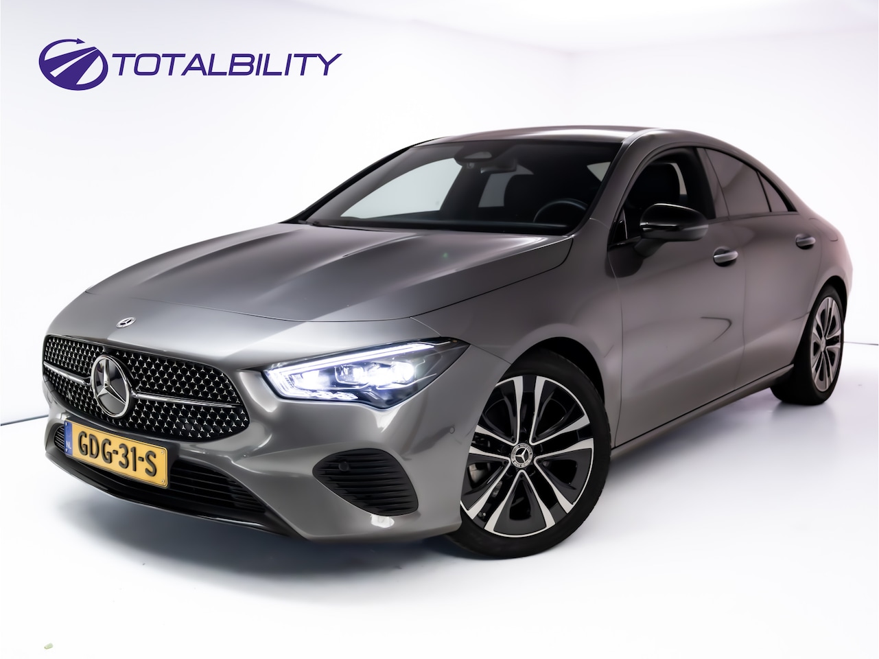 Mercedes-Benz CLA-Klasse - 180 Star Edition Luxury Line Night facelift | Panoramadak | Stoelverwarming | Camera | Sfe - AutoWereld.nl