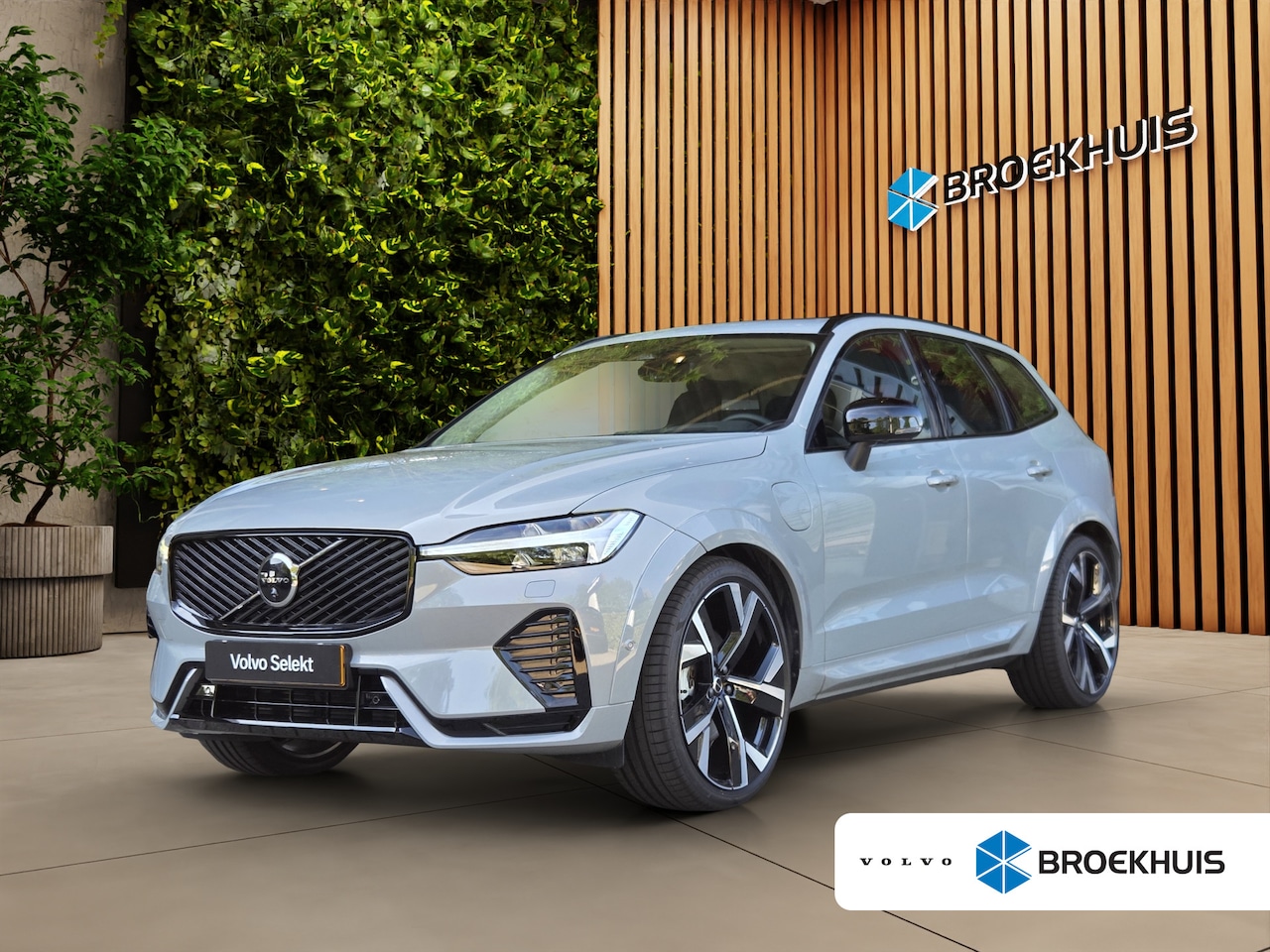 Volvo XC60 - 2.0 T6 Plug-in hybrid AWD Ultra Dark | Luchtvering | Trekhaak | Head-up | Pano | 360 Cam | - AutoWereld.nl