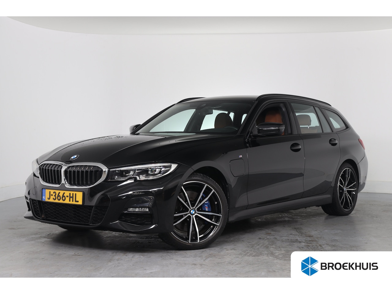 BMW 3-serie Touring - 330e 292pk M-Sport | Trekhaak elektr | Lederen Bekleding | Camera | Stoelverwarming | Elek - AutoWereld.nl