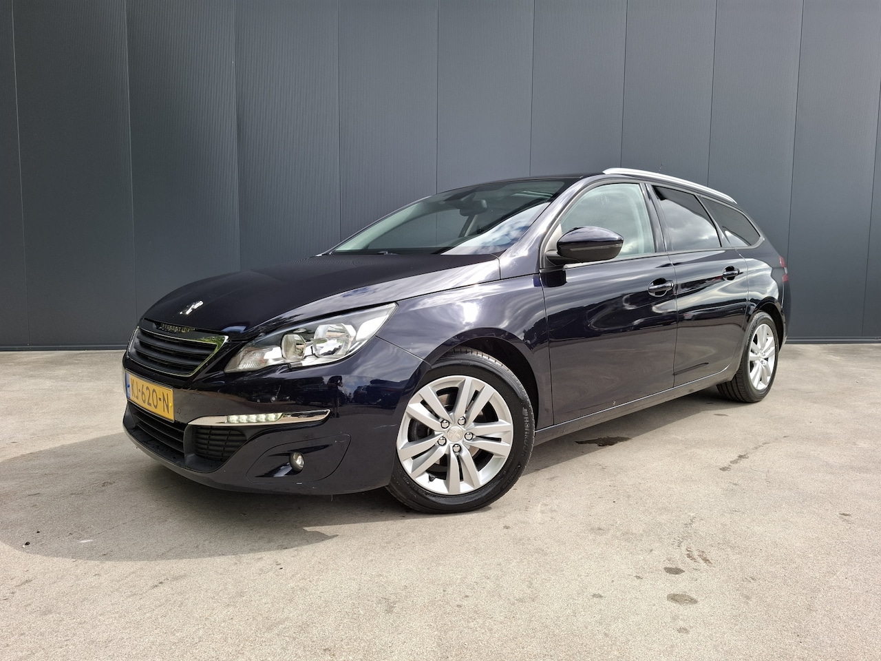 Peugeot 308 SW - 1.2 PureTech Blue Lease Executive PANO DAK NAVI CRUISE ECC - AutoWereld.nl