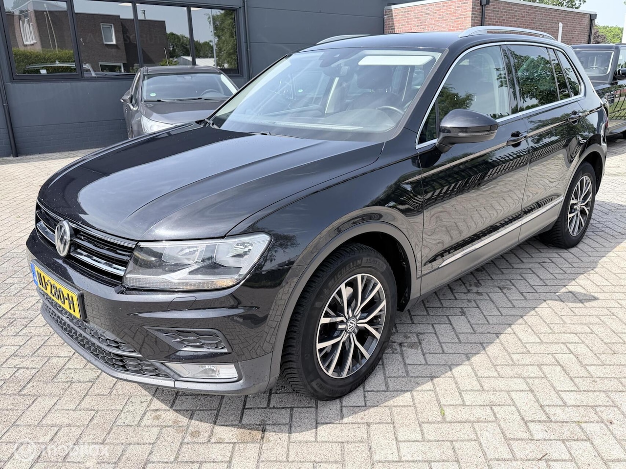 Volkswagen Tiguan - 2.0 TDI Comfortline NAVI / ELEKTR.TREKHAAK / NIEUWE APK - AutoWereld.nl