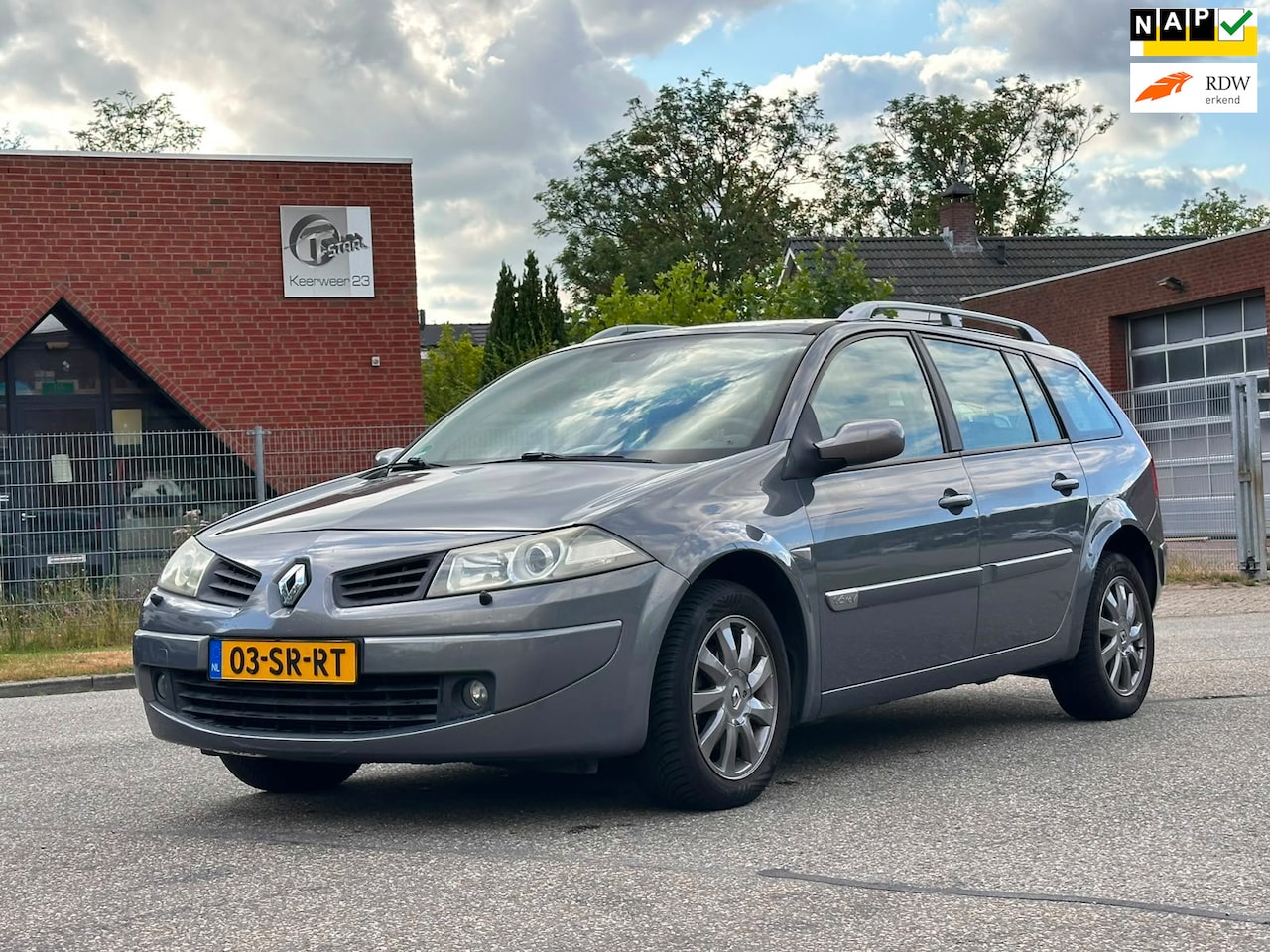 Renault Mégane Grand Tour - 1.6-16V Privilège Cruise*Clima*Trekhaak*NAP*LM velgen*Xenon*APK* - AutoWereld.nl