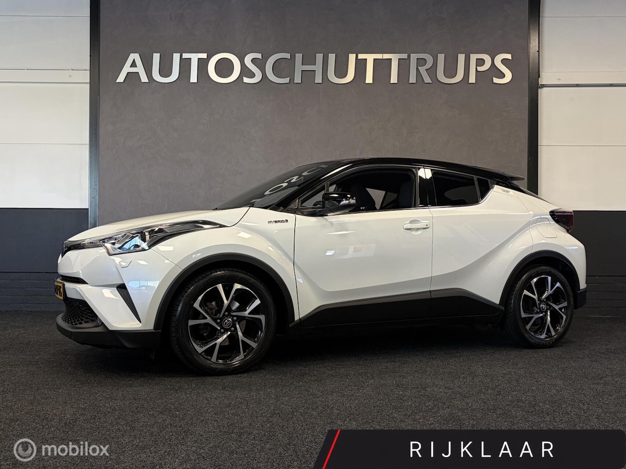 Toyota C-HR - 1.8 Hybrid Bi-Tone LED / STOELVERW. / STUURVERW. / CAMERA / CARPLAY MEDIA / - AutoWereld.nl
