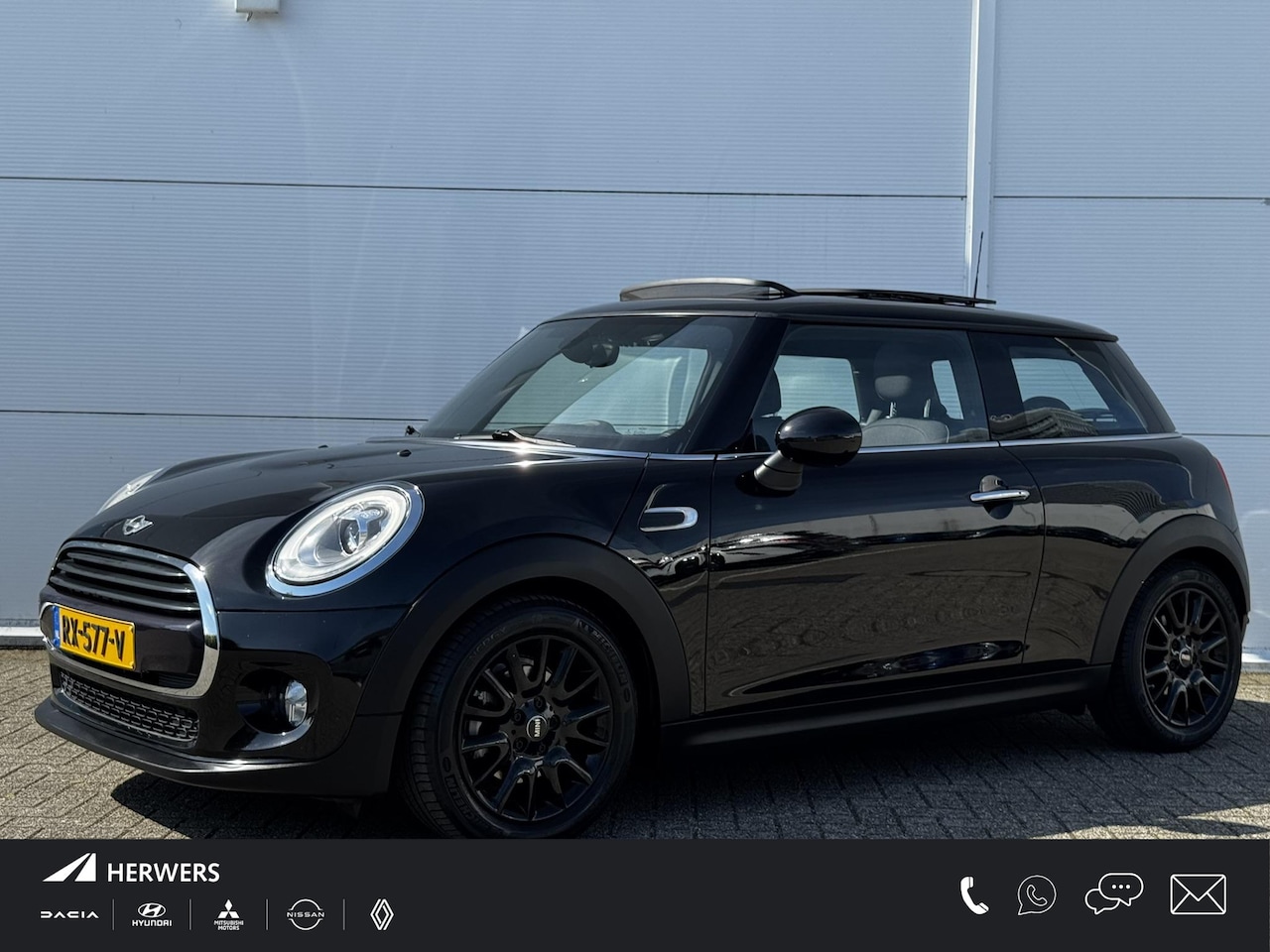 MINI 3-Deurs - 1.5 Cooper Pepper Serious Business / Stoelverwarming voor / Navigatie / Parkeersensoren ac - AutoWereld.nl