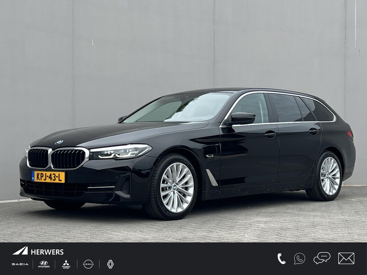 BMW 5-serie Touring - 530e Business Edition Plus / Dealer onderhouden / 1.700 kg trekgewicht / Navigatie / Apple - AutoWereld.nl