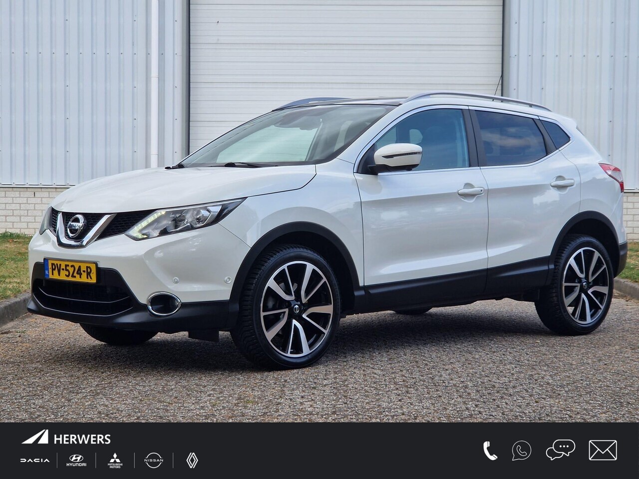 Nissan Qashqai - 1.6 Tekna / Pano / Trekhaak( 1500KG ) / All Seasons / Dealer Onderhouden / Cruise Control - AutoWereld.nl