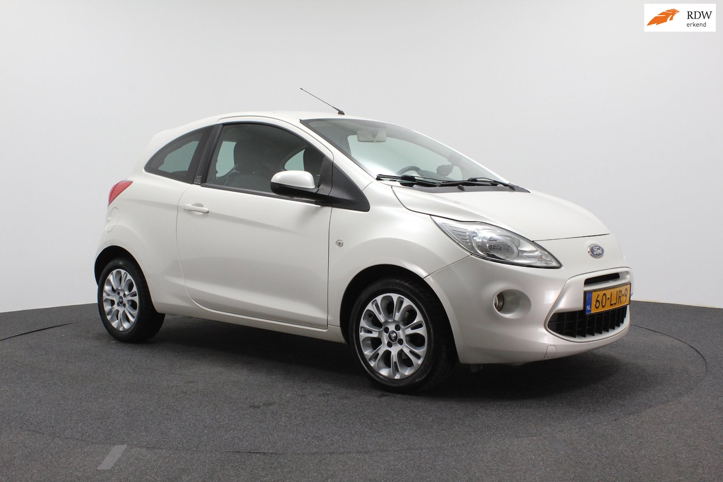 Ford Ka - 1.2 Titanium X | Airco | Parelmoer | Parkeersensoren achter | Sportvelgen - AutoWereld.nl