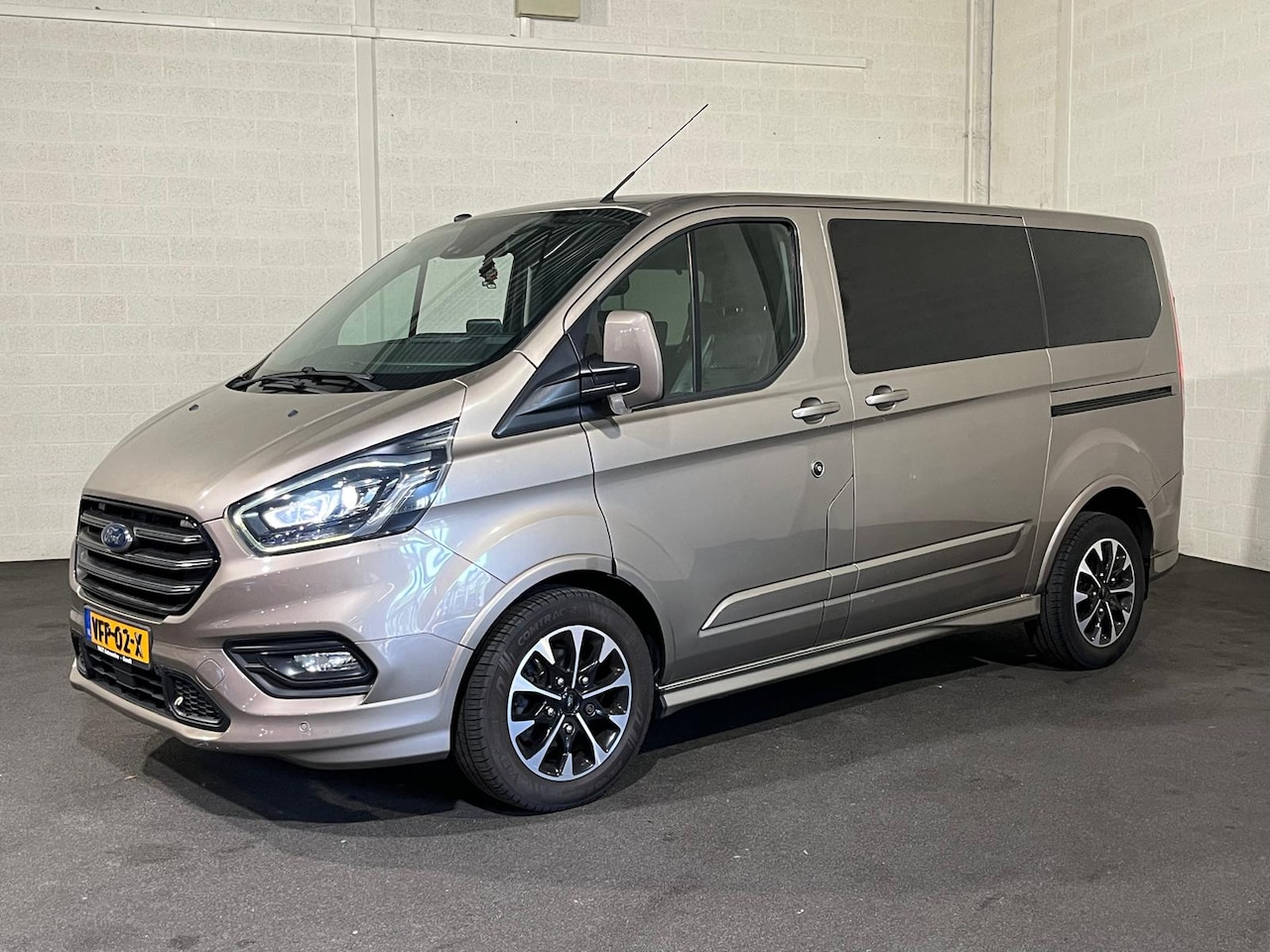 Ford Transit Custom - 2.0 TDCI L1 H1 Sport DC Automaat - AutoWereld.nl
