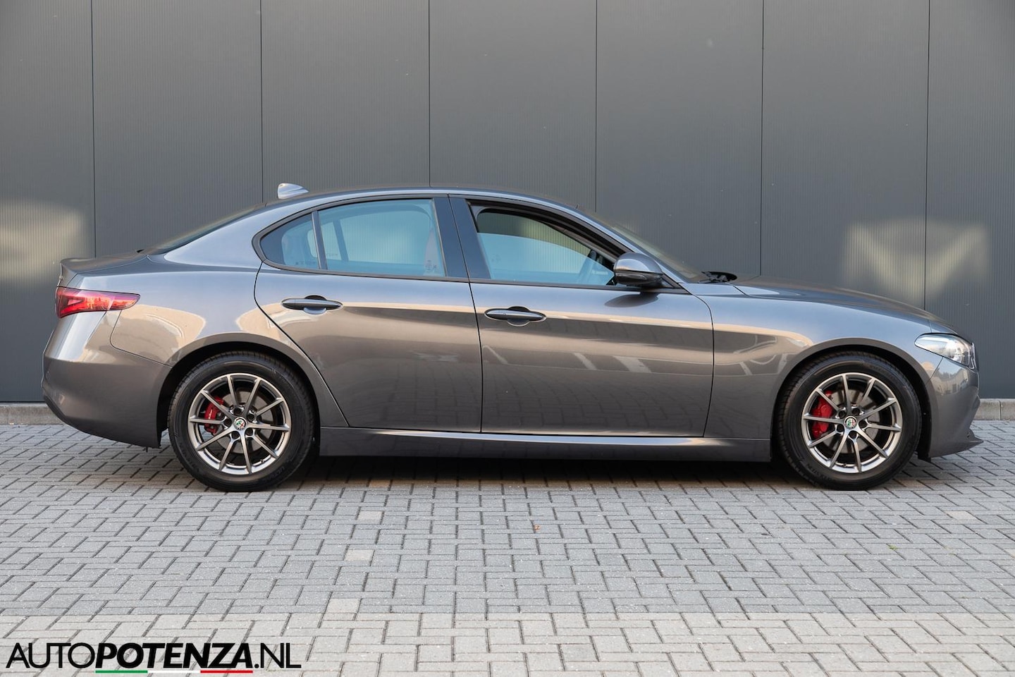 Alfa Romeo Giulia - 2.0T Super 280PK Xenon Veloce leder NL NAP - AutoWereld.nl