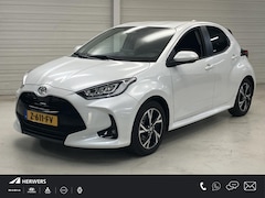 Toyota Yaris - 1.5 Hybrid 115 First Edition Navigatie / Afn. Trekhaak / All Weatherbanden / LM Velgen / N