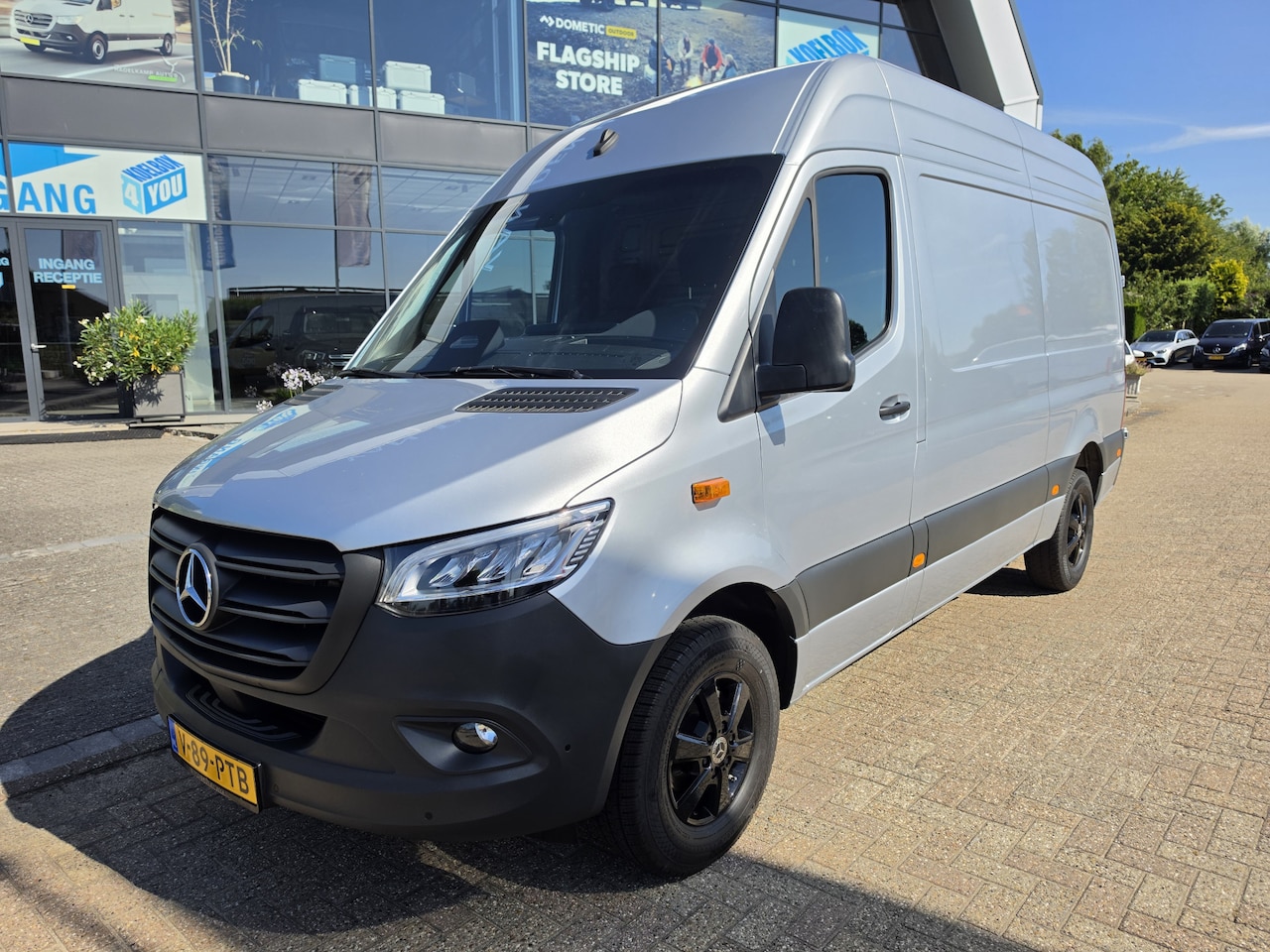 Mercedes-Benz Sprinter - 317 CDI L2-H2 RWD Automaat * LED * NAVI * Camera * PDC * - AutoWereld.nl