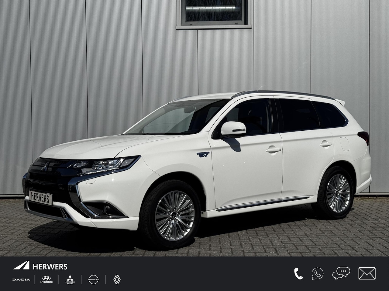 Mitsubishi Outlander - 2.4 PHEV Intense+ / Trekhaak Afneembaar / Trekgewicht 1.500 KG / Stoelverwarming / Achteru - AutoWereld.nl