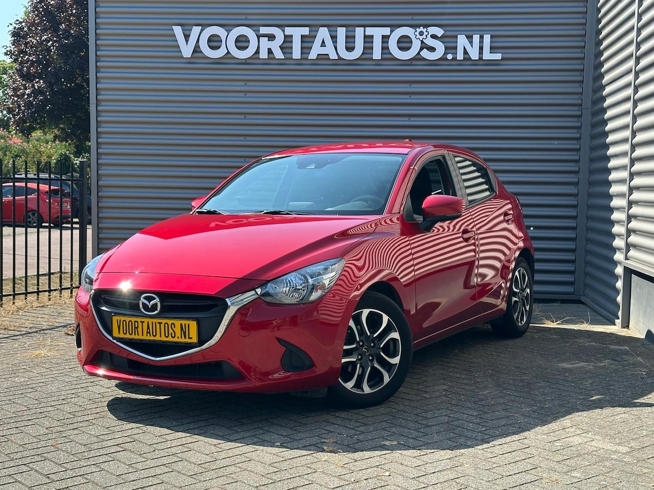 Mazda 2 - 1.5 Skyactiv-G Dynamic | NAVI | STOELVERWARMING | PDC | CRUISE CONTROL | LMV 16'' | - AutoWereld.nl