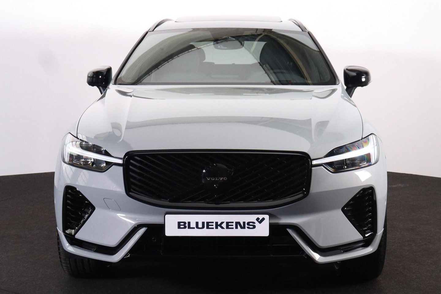 Volvo XC60 - T6 Recharge AWD Plus Black Edition - Panorama/schuifdak - IntelliSafe Assist & Surround - - AutoWereld.nl